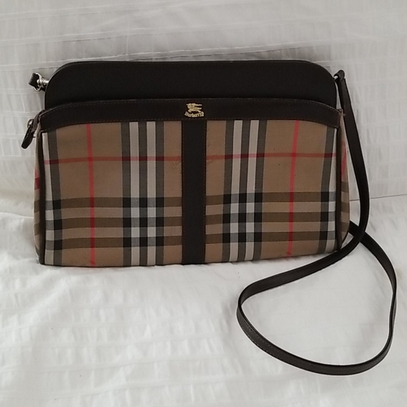 Burberry Handbags - Burberry purse